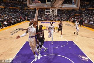 西蒙斯拥有 西蒙斯拥有