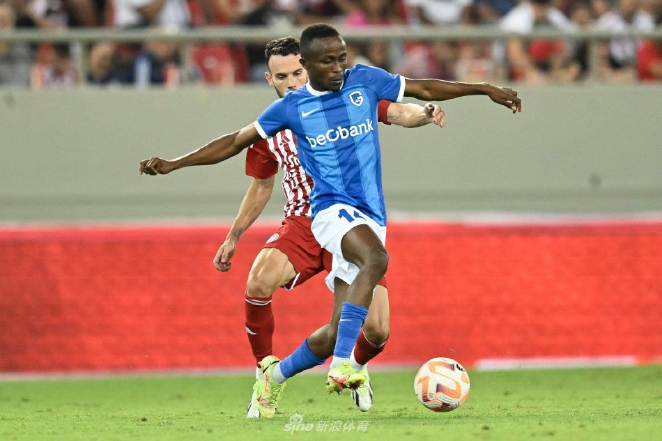 通过边路突 通过边路突