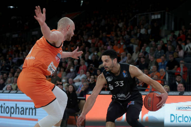 收益长期且 收益长期且